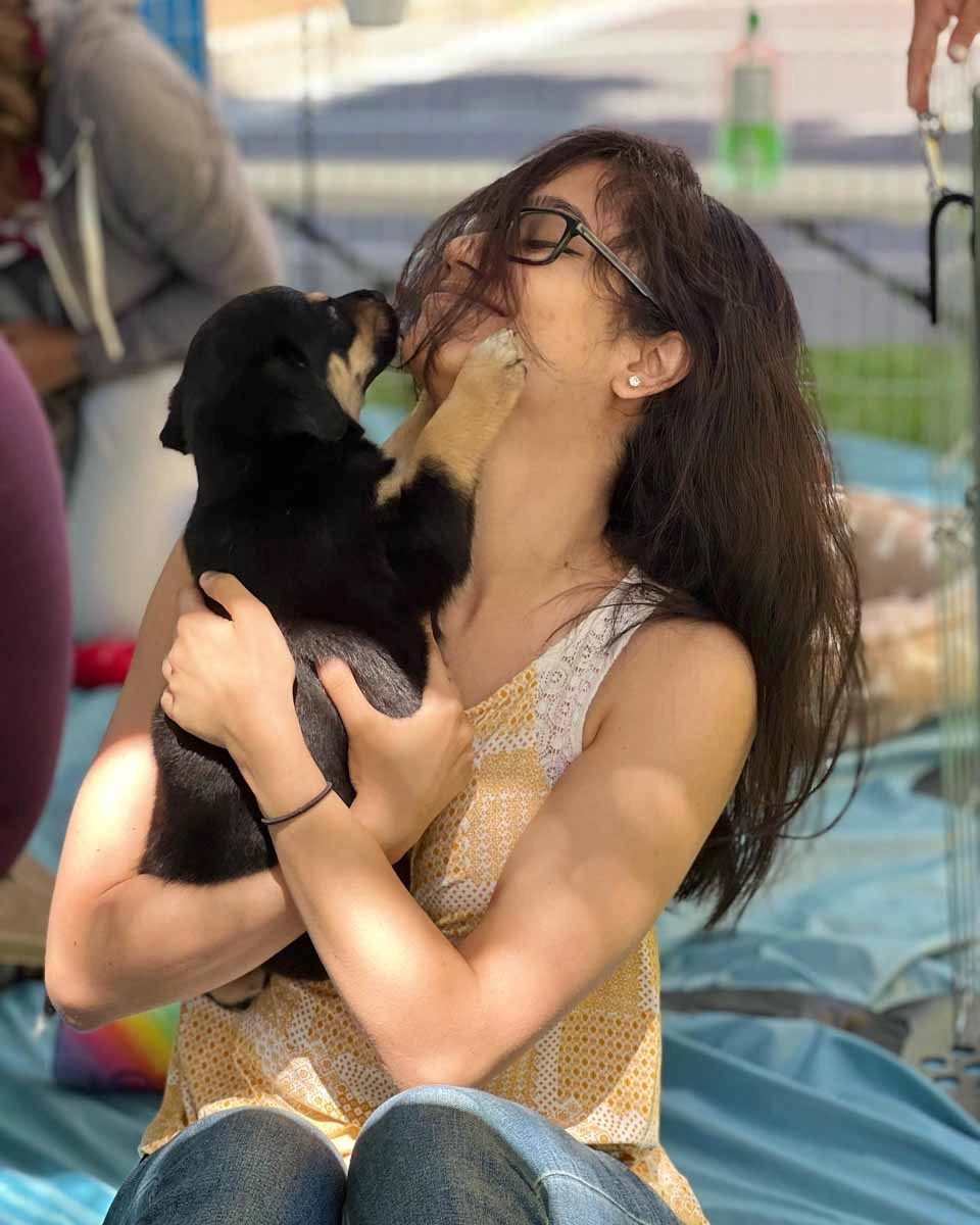 Ebay employee enjoying puppy love™'s puppy experience as part of incorporating ideas for wellness at work.